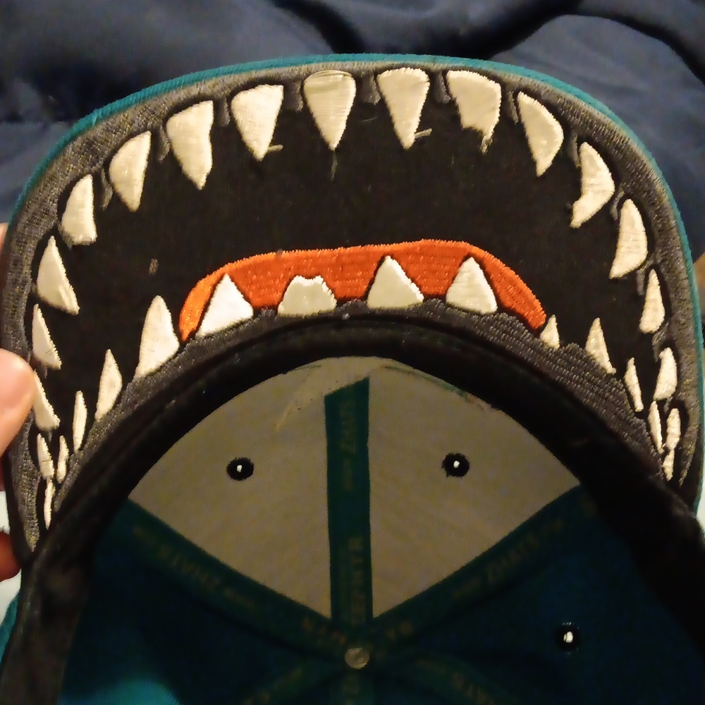 Shark hat - Picture 2 of 3